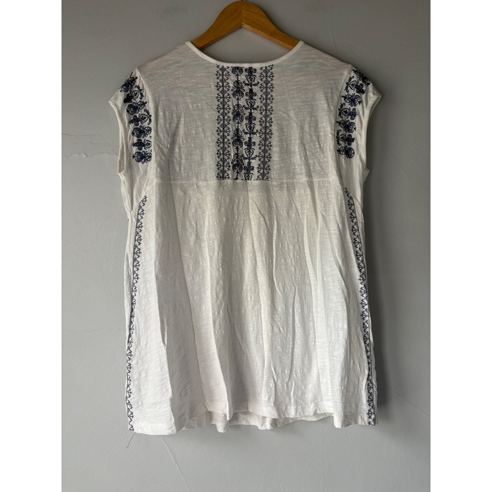 Feathers by Tolani White Blue Embroidered Cap Sleeve Top Size Medium - Picture 6 of 8